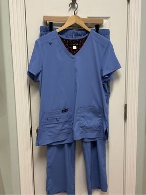 koi Basics Womens M Blue Solid Scrub Set V-Neck Top & Pants, Medical, nurse